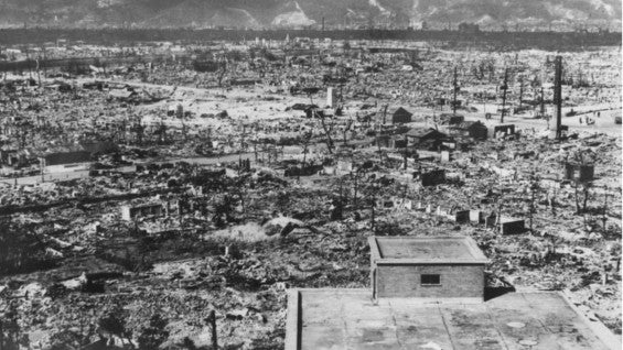 Hiroshima un día después de la explosión. Foto: AFP