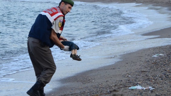 El niño y su familia murieron ahogados en las costas turcas. Foto: AFP