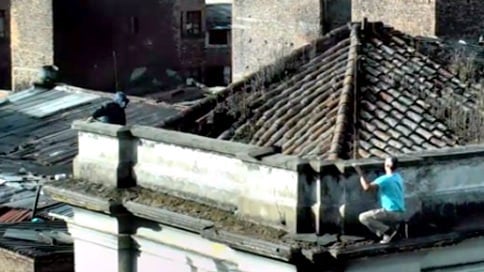 El ciudadano holandés intentó escapar del Bronx por las cornisas de los viejos edificios.