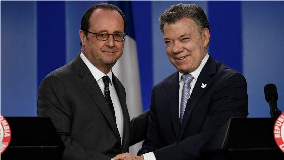 El presidente francés François Hollande y su homólogo, Juan Manuel Santos. Foto: AFP