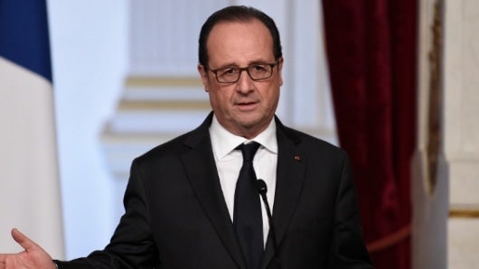 El presidente francés, François Hollande, y con su pareja actual, Valérie Trierweiler. Foto: AFP