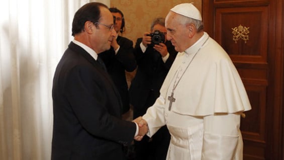 Francois Hollande y el papa Francisco durante su primera reunión en 2014. AFP