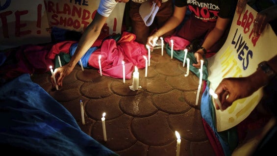 Uno de los homenajes a las víctimas de la masacre ocurrida en Orlando. Foto: EFE.