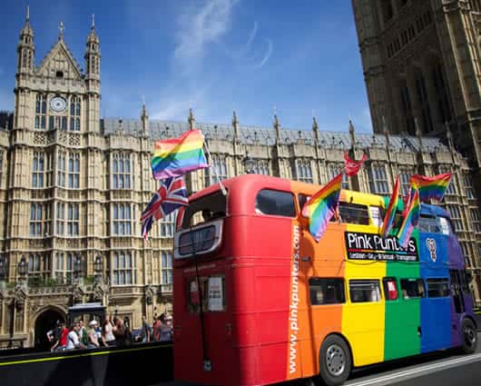 Las parejas homosexuales en Gran Bretaña tienen los mismos derechos parentales que los heterosexuales. Foto: AFP