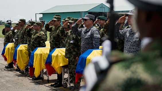 Seis de los militares asesinados por las Farc fueron despedidos con honores Seis de los militares asesinados por las Farc fueron despedidos con honores