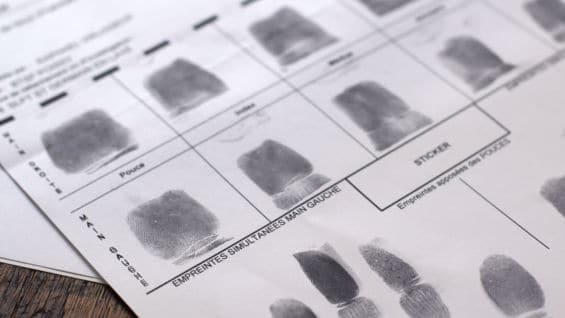 Según un comunicado, "la habilidad de hacer un mal uso de los datos de las huellas dactilares es limitada". Foto: AFP.