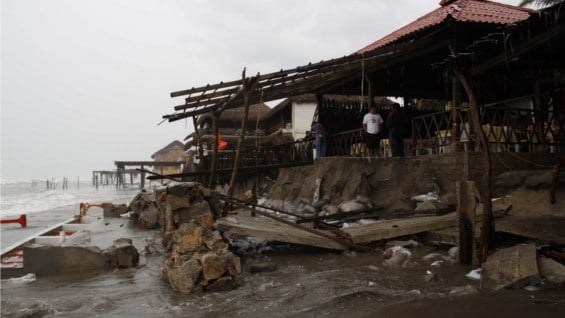 El SMN advirtió que Dolores generará también oleaje de 2 a 4 metros en las costas de Colima, Jalisco y Baja California Sur. Foto: EFE