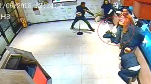 El hombre pertenece a la banda 'Los Rolex' sindicada de cometer en Bogotá cerca de 20 asaltos. Foto: NoticiasRCN.com