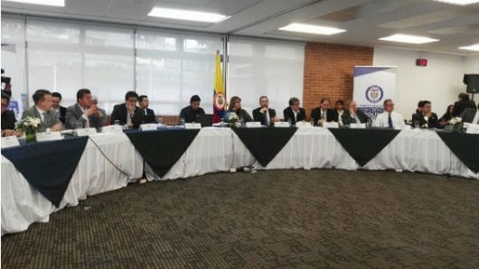 En la discusión se encuentran diferentes gremios y representantes del gobierno.