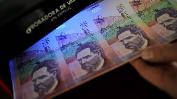 La sobretasa será de 4 % el próximo año. AFP