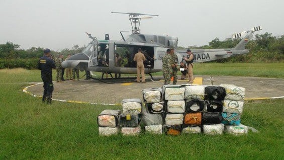 Las dos toneladas de cocaína incautadas. Foto: Armada.