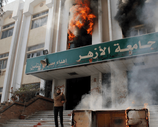 El incendio fue controlado por los bomberos. AFP