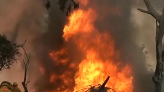 El incendio consumió ocho vehículos que se encontraban en el parqueadero. Foto: NoticiasRCN.com