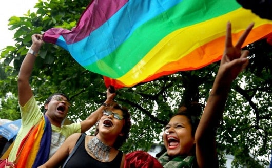 La comunidad LGBT celebró la decisión unánime del alto tribunal. Foto: EFE/ Divyakant Solanki
