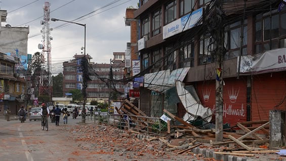 En China murieron 13 personas por el fuerte movimiento sísmico. Foto: AFP.