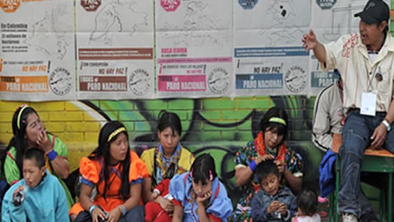 Las comunidades se desplazaron de forma masiva como mecanismo para proteger sus vidas de la violencia que asecha el litoral del río San Juan. Foto: AFP