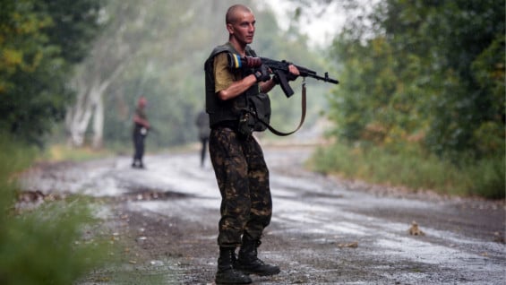 Soldado ucraniano en Lugansk. Foto: AFP