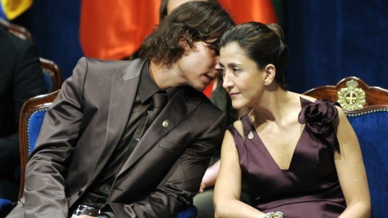 Íngrid Betancourt junto a Rafael Nadal. Foto: AFP.