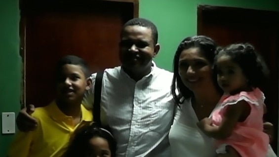 Yahir Acuña y Milene Jaraba con sus hijos. Foto: NoticiasRCN