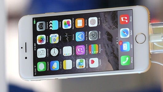 El problema se registró tras el exitoso lanzamiento de os nuevos modelos de iPhone. Foto: AFP.
