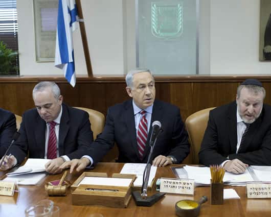 El primer ministro Netanyahu (centro), durante un Consejo de Ministros. Foto: AFP.