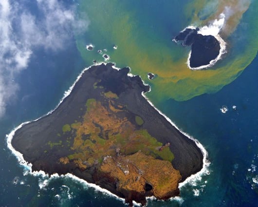 Vulcanólogo aseguró que la nueva isla será permanente. Foto: AFP