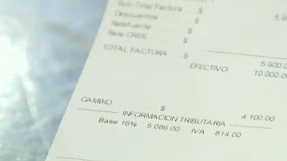 La Dian aclaró que hasta el 1 de febrero habrá un periodo de transición donde los comerciantes podrán seguir cobrando el 16%. Foto: NoticiasRCN