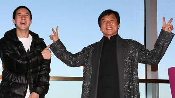 Jaycee Chan y su padre, la estrella de artes marciales, Jackie Chan Foto: AFP