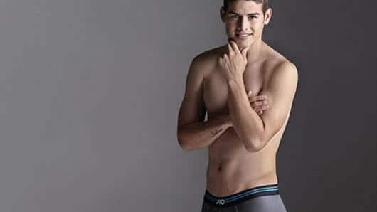 James modela ropa interior para la marca colombiana Bronzini. Foto: Oficial