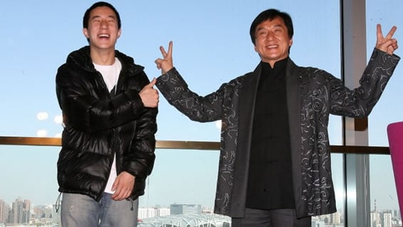 Jaycee Chan junto a su padre, el famoso actor hongkonés Jackie Chan. Foto: AFP