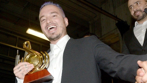 J Balvin se llevó dos galardones en los Premios Lo Nuestro. Foto: AFP.