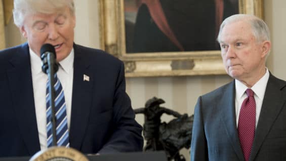 Donald Trump y Jeff Sessions. Foto: AFP