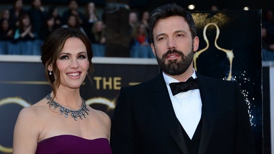 Jennifer Garner y Ben Affleck en la alfombra roja de los Oscar en 2013. Foto: AFP.