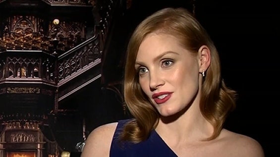 'La cumbre escarlata', del director Guillermo del Toro, ya está en las salas de cine del país.