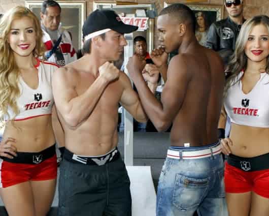 José Carmona (derecha) antes de la pelea ante el mexicano "El Travieso". Foto: Boxeo Mundial