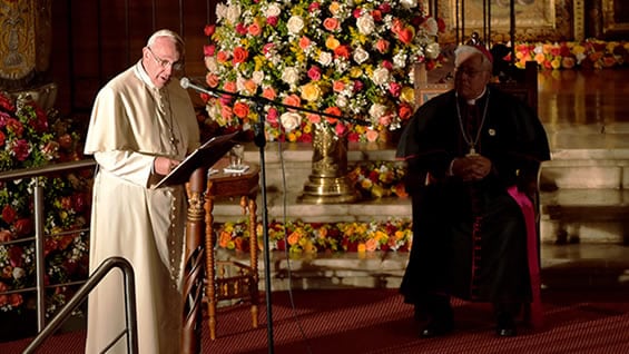 El papa Francisco les dio un mensaje de esperanza a los jóvenes sin empleo. Foto: AFP.