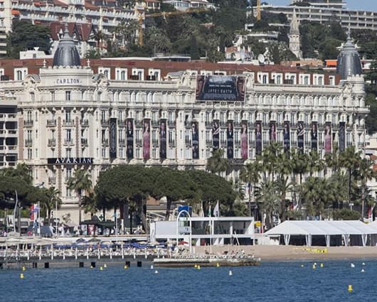 El hombre huyó con varios maletines con joyas del hotel Carlton. Foto: EFE