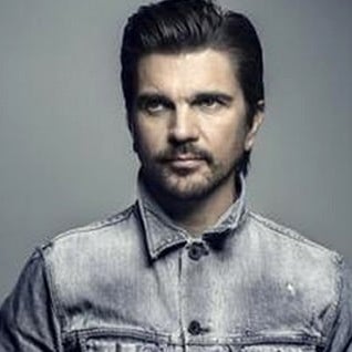 Juanes cantó en español en el exclusivo escenario de los Grammy