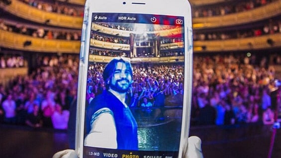 El cantante está presentando su gira llamada 'Loco de amor'.