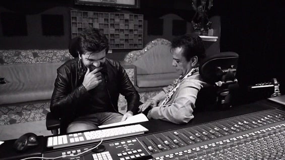 Juanes y Juan Gabriel durante la grabación del nuevo sencillo del músico mexicano.