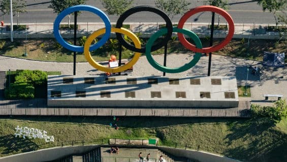 Ya son 111 deportistas de los 387 seleccionados inicialmente por el Comité Olímpico Ruso los que no participarán en Rio. Foto Agencia AFP