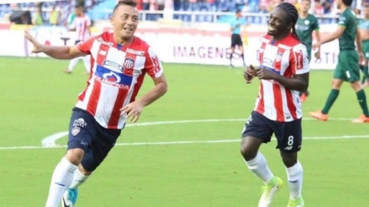 Escalante celebra junto a Chará. Foto: @JuniorClubSA