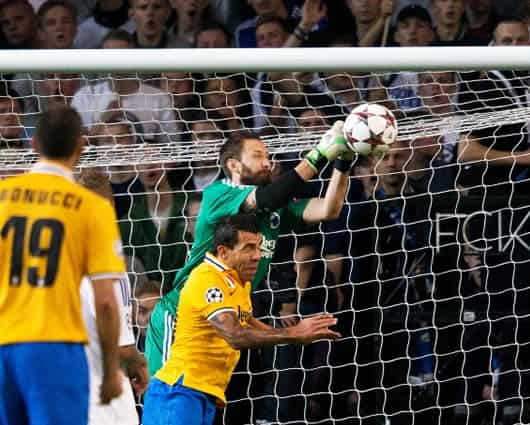 Johan Wiland , guardameta sueco del Copenhague, figura del encuentro. Foto: AFP