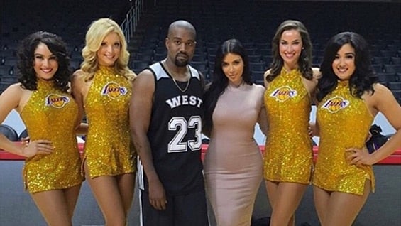 "Gracias Staples Center por la más increíble fiesta de cumpleaños para Kanye", escribió Kim Kardashian en Instagram.