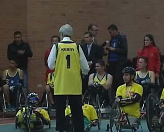 El funcionario estadounidense se reunió con heridos en combate.