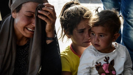 Familiares de las víctimas por los atentados con carros bomba en Kobane. Foto: AFP