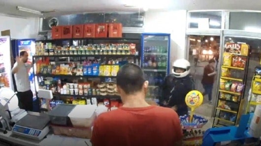 FOTO: Ladrón se dispara en una pierna por accidente.