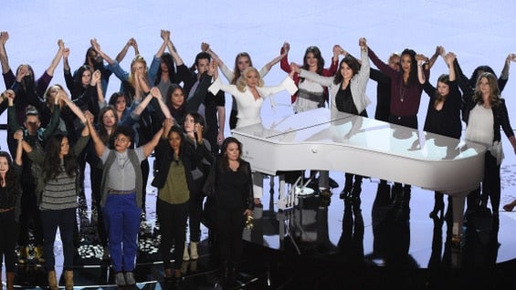 Lady Gaga aseguró que su presentación en los Oscar, en favor de los sobrevivientes de abusos, fue una de las más difíciles de su vida. Foto: AFP.