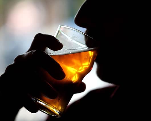 La restricción de venta y consumo de licor, y la prohibición de armas, iniciará el martes a las seis de la mañana. Foto: AFP.