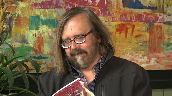 La novela invita a los lectores a reflexionar sobre la violencia que azota a la sociedad.